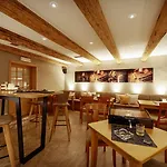 Hanauerhof 3*