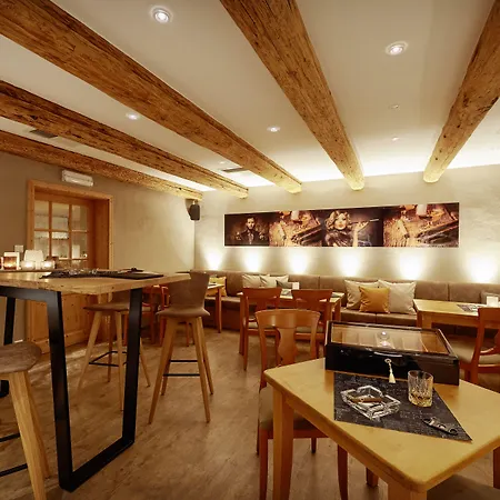 Hanauerhof 3*