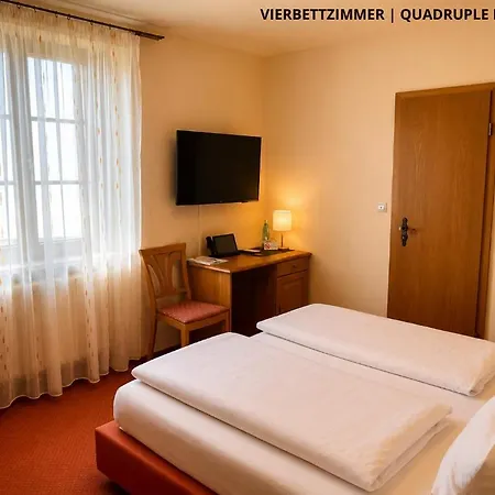 Hanauerhof Szálloda 3*